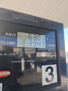 Essence sans plomb 98 à 1,598 au lieu de 1,698 afficher à 1.59 €