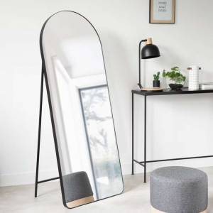 Miroir arche en métal noir Maison du Monde à 68.67 €