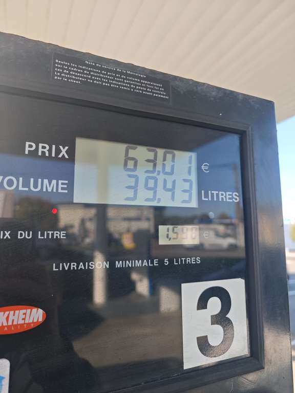 Essence sans plomb 98 à 1,598 au lieu de 1,698 afficher à 1.59 €