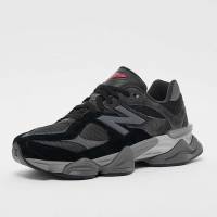 New Balance 9060 en noir à 140 €
