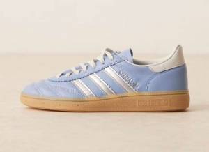 Baskets Adidas Originals Handball Spezial - Bleu à couture, Tailles du 36 au 43 1/3 à 55 €