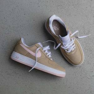 Baskets Nike Air Force 1 Low Linen Canvas - Tailles du 35,5 au 41 (via remise au panier) à 54.4 €