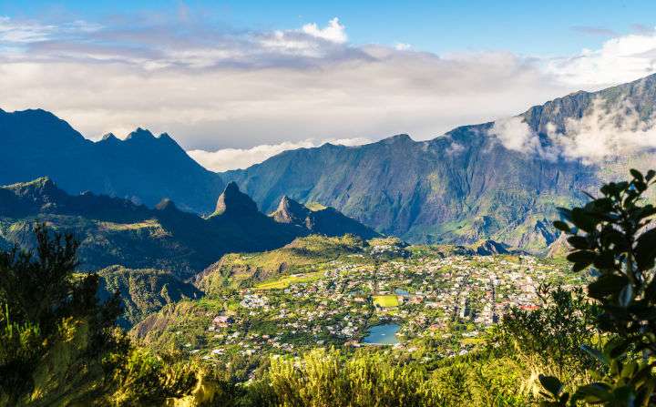 Vol direct A/R Paris (ORY) <-> La Réunion (RUN) Du 29 novembre au 7 décembre (Bagage Cabine 12 Kg à 399.67 €