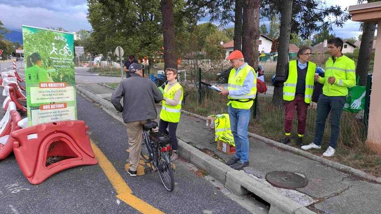 Distribution Gratuite de Matériels Réfléchissants pour Vélo : Gilet, Brassard... - Ferney-Voltaire (01) à 0 €