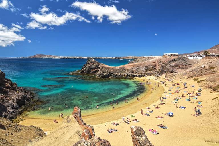 Vol direct A/R Paris (CDG) <-> Lanzarote (ACN) du 13 au 20 décembre - Petit bagage à main inclus à 53.07 €